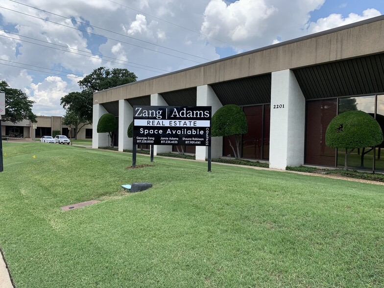 More Photos Of 2201 Arlington Downs Rd, Arlington Light Distribution For Sale