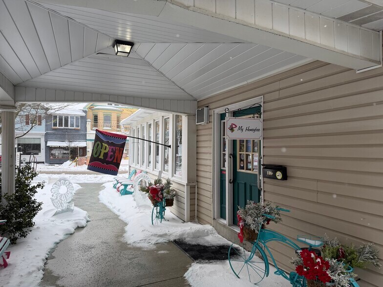 More Photos Of 138 W Main St, Ligonier Township Storefront Retail Residential For Sale