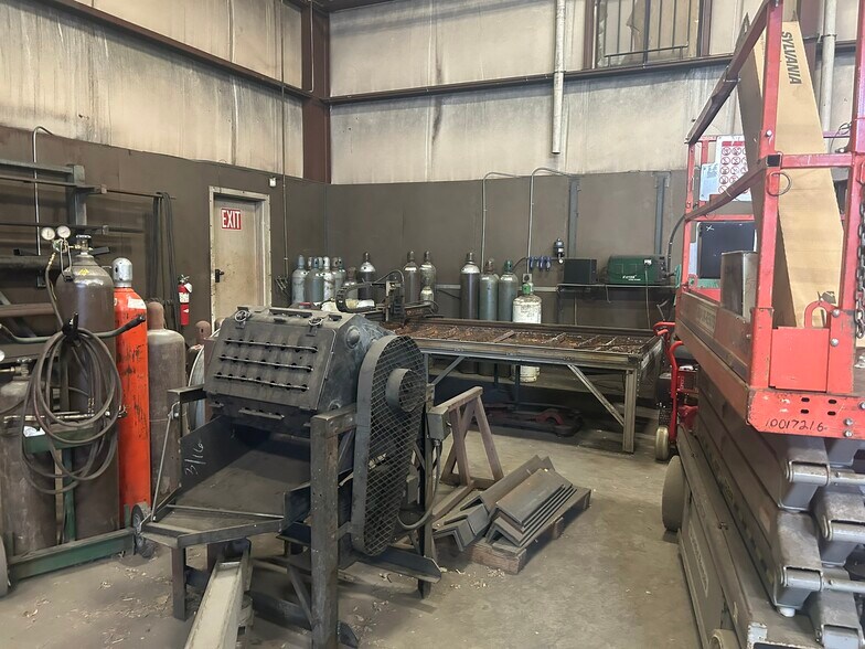 More Photos Of 5281 Lincoln St, Denver Manufacturing For Lease