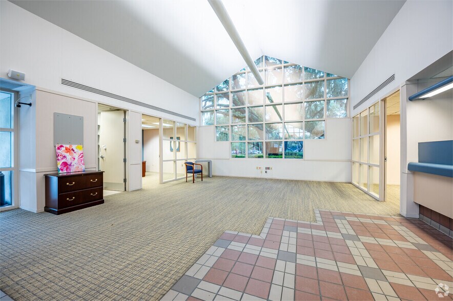More Photos Of 15302 Amberly Dr, Tampa Bank For Lease