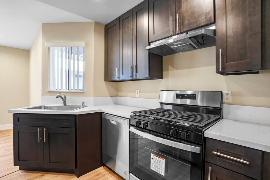 More Photos Of 1207 N Columbus Ave, Glendale Apartments For Sale