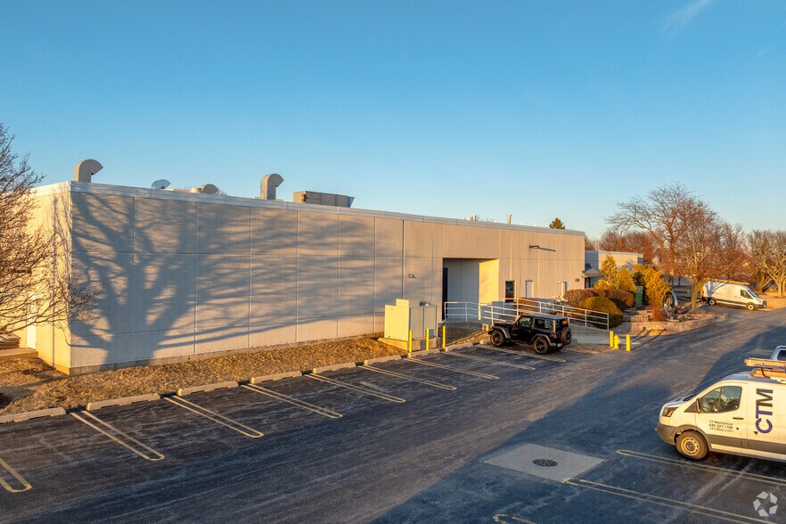More Photos Of 205 Alexandra Way, Carol Stream Industrial For Sale
