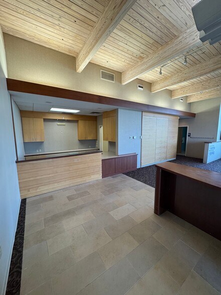 More Photos Of 1239 E 4th Street Rd, Seymour Office For Lease