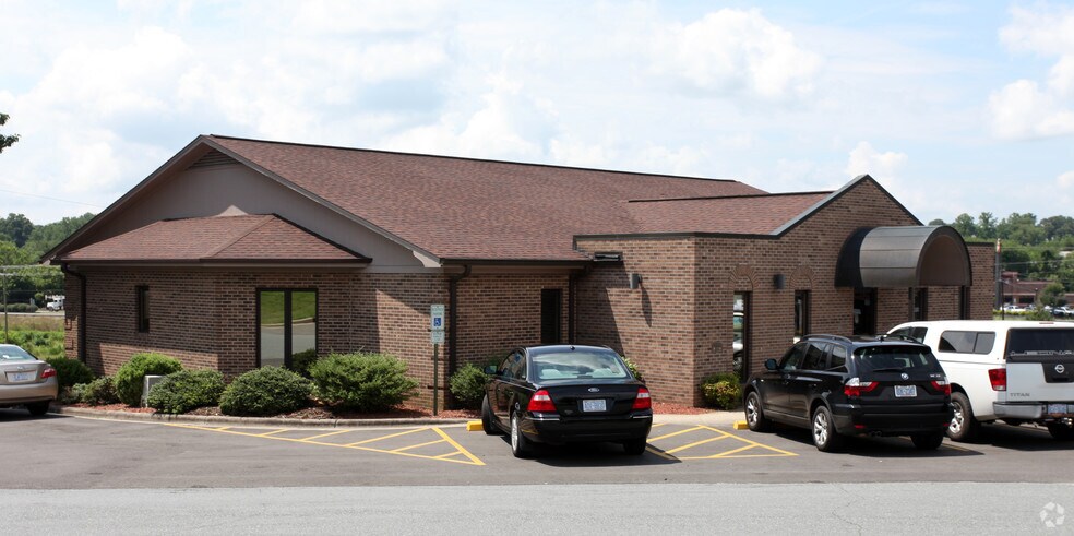 More Photos Of 1008 Old Rockford St, Mount Airy Medical For Lease