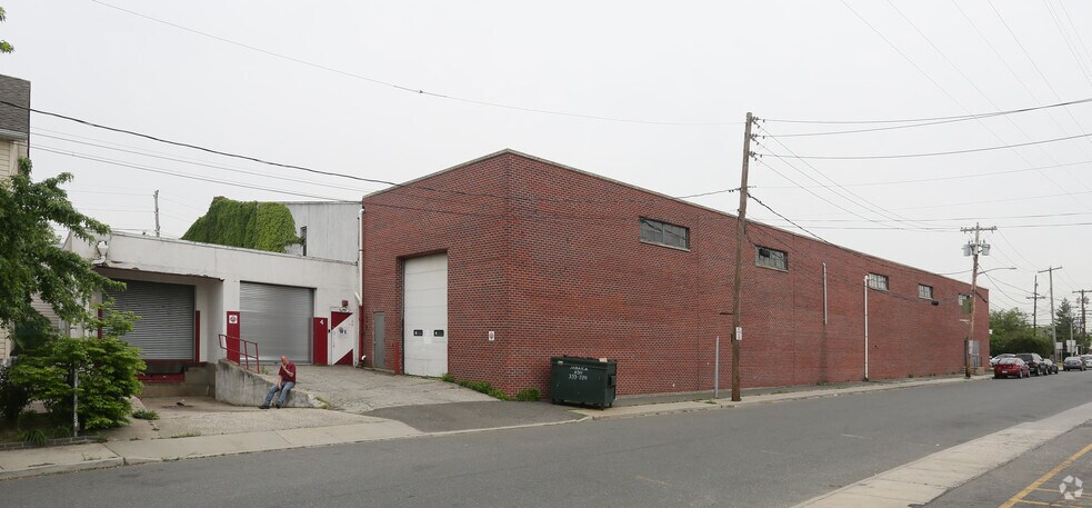 More Photos Of 91-101 Horton Ave, Lynbrook Warehouse For Lease