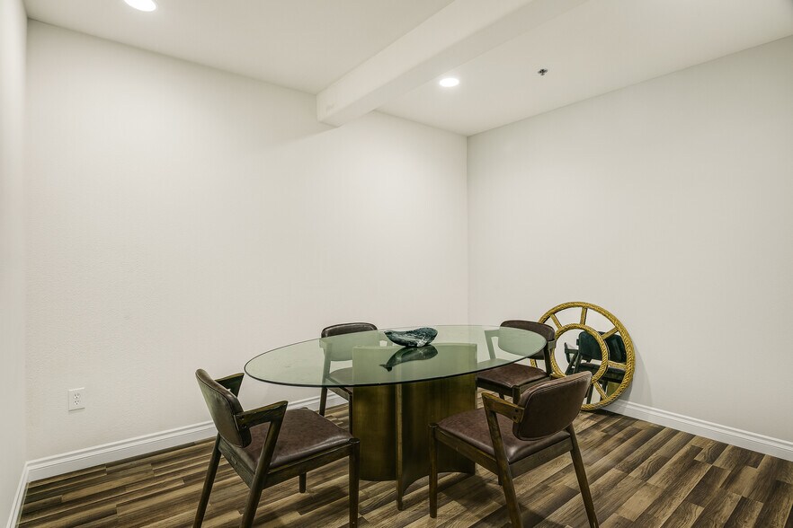 More Photos Of 928-950 Hornblend St, San Diego Office For Sale