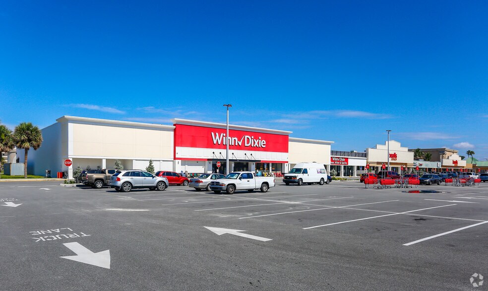 Primary Photo Of 100 Canaveral Plaza Blvd, Cocoa Beach Supermarket For Lease