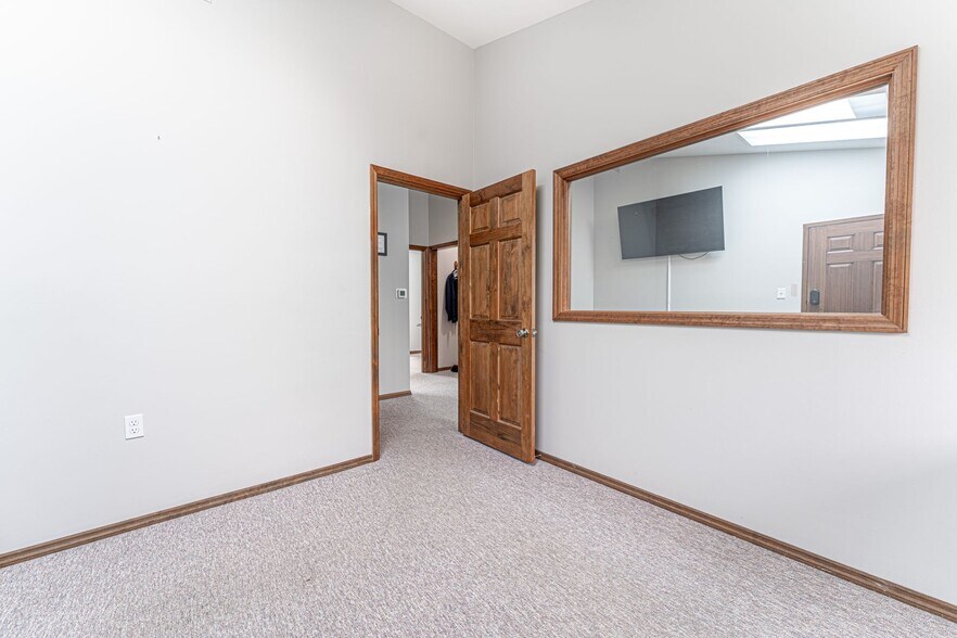 More Photos Of 261 Clarkson Executive Park, Ellisville Office For Sale
