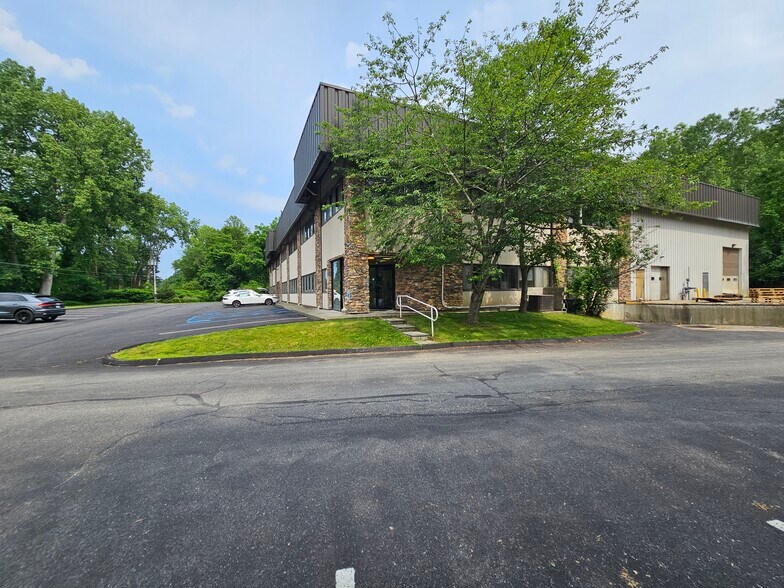 More Photos Of 3881 Danbury Rd, Brewster Village Light Distribution For Sale