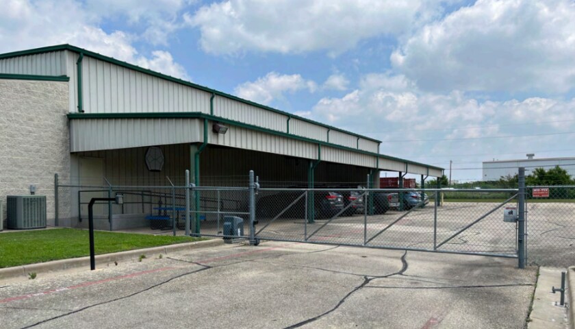 More Photos Of 720 Venture Dr, Woodway Warehouse For Lease