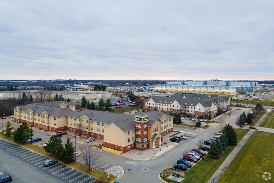 More Photos Of 2100 Featherstone Rd, Auburn Hills Hotel For Sale