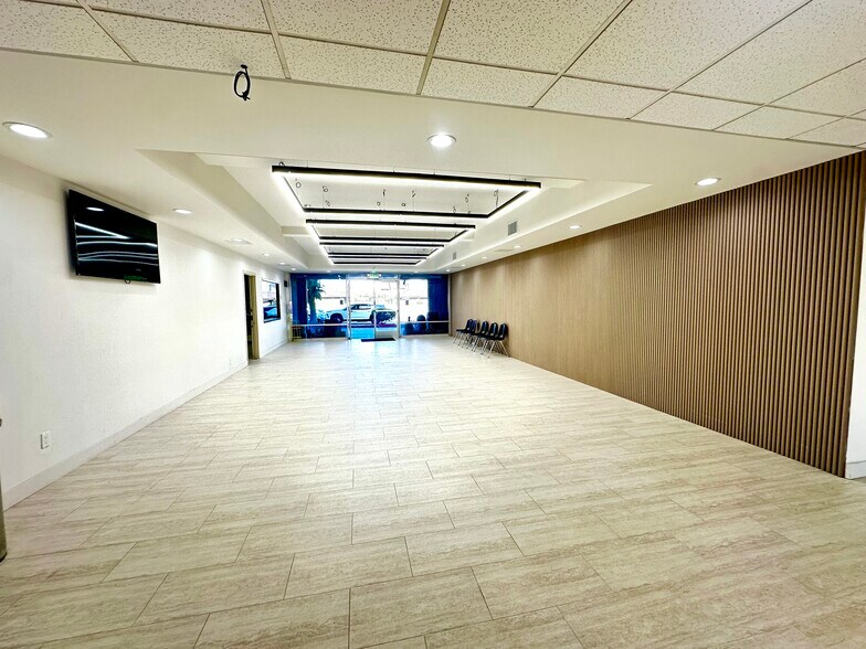 More Photos Of 16660 Paramount Blvd, Paramount Medical For Lease