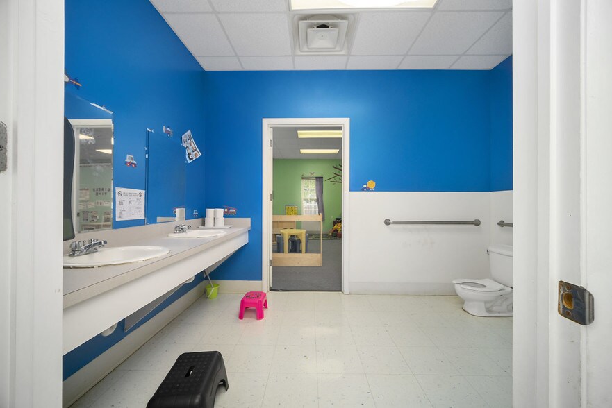 More Photos Of 116 Corporate Dr, Elizabeth City Schools For Sale