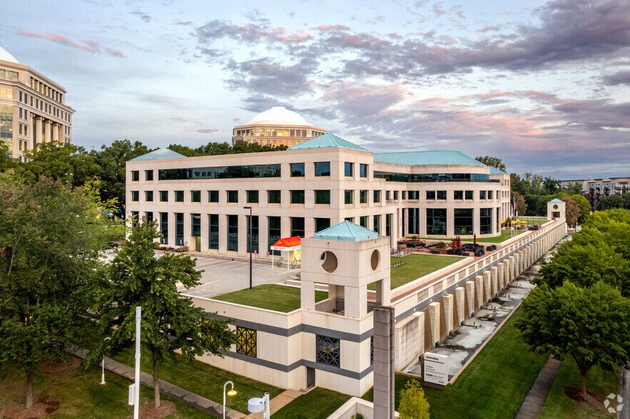 More Photos Of 4201 Congress St, Charlotte Office For Lease