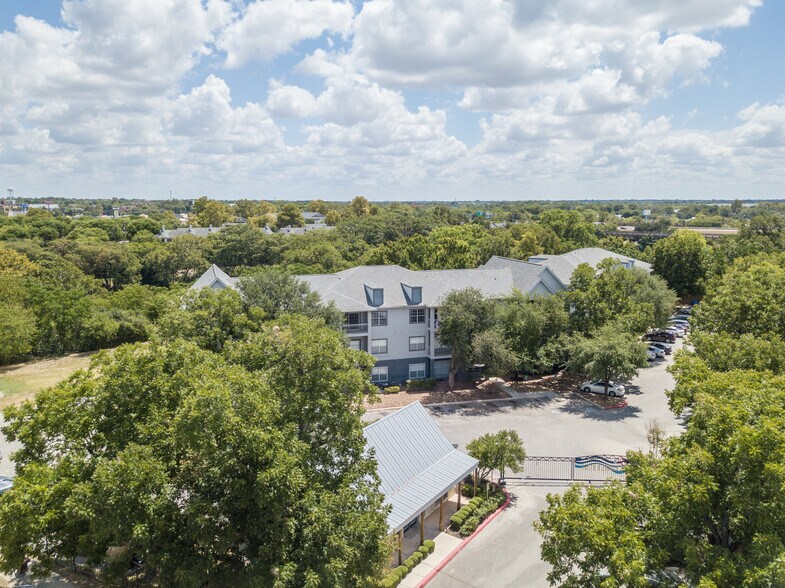 More Photos Of 1045 Sanger Ave, New Braunfels Apartments For Sale