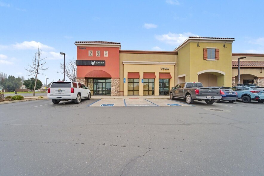 Primary Photo Of 1465 Tharp Rd, Yuba City General Retail For Lease
