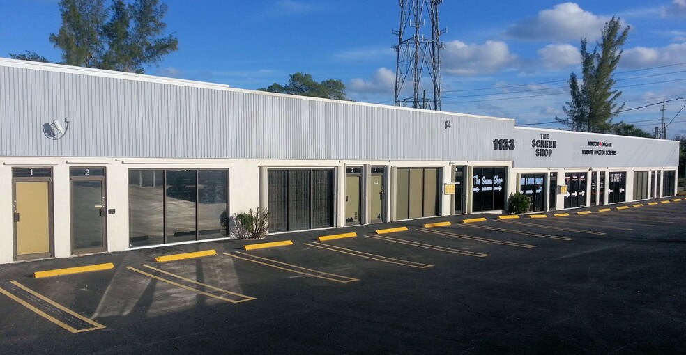 More Photos Of 1133 Old Dixie Hwy, Lake Park Showroom For Lease