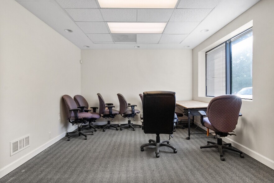 More Photos Of 1119-1123 Merriam Ln, Kansas City Office For Sale