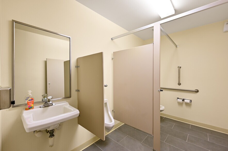 More Photos Of 2500 Camino Entrada, Santa Fe Office For Lease