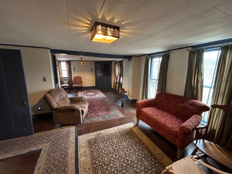 More Photos Of 138 Main Rd, Westhampton Restaurant For Lease