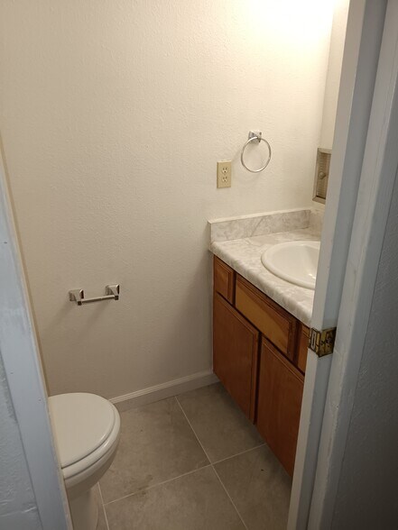 More Photos Of 2126 O St, Bakersfield Multifamily For Sale