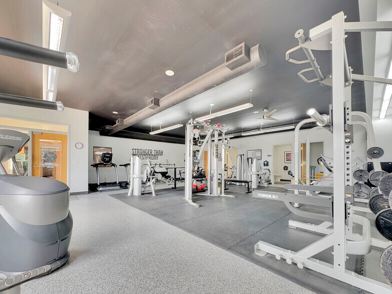More Photos Of 808 4th St NE, Hampton Office For Sale