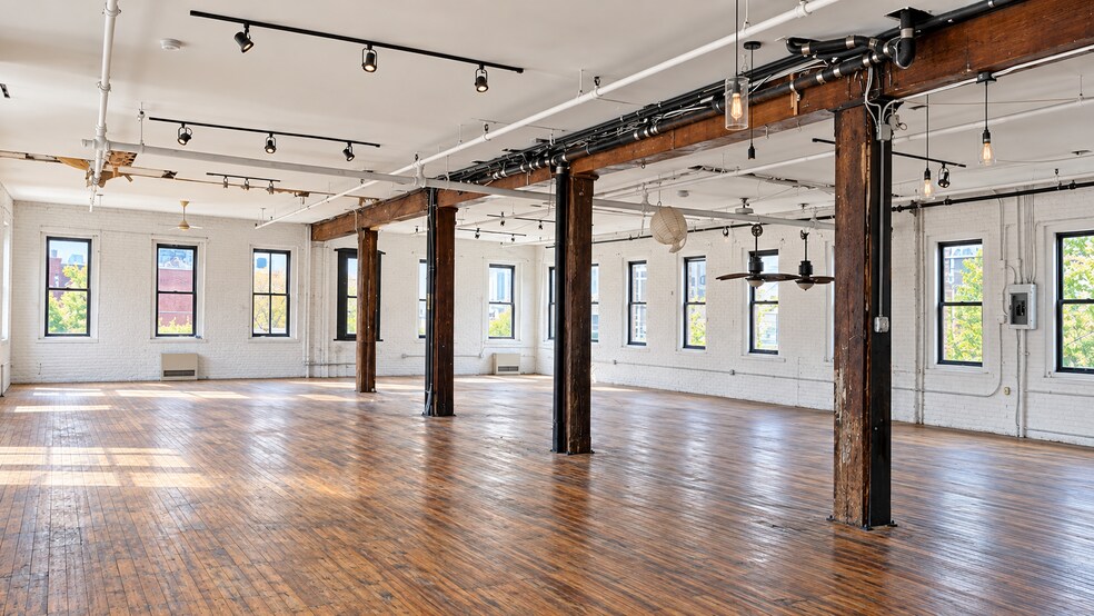 More Photos Of 235 Berry St, Brooklyn Apartments For Lease