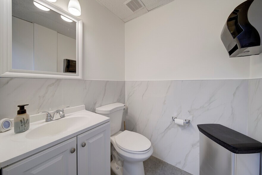 More Photos Of 2455 SW 27th Ave, Miami Medical For Lease