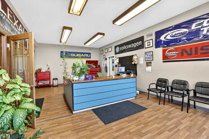 More Photos Of 814 E 2nd St, Newberg Office For Sale