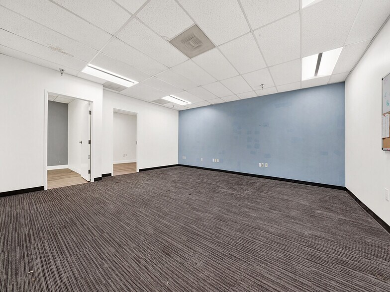 More Photos Of 3501 W Garry Ave, Santa Ana Warehouse For Lease