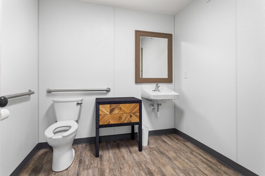 More Photos Of 3144 Texas Ave, Bridge City Warehouse For Lease