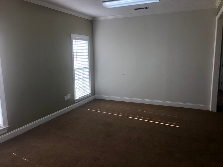 More Photos Of 130 Southpointe Dr, Byram Office For Lease