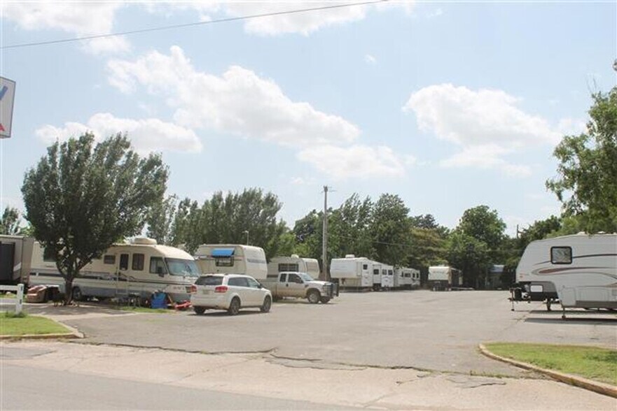 More Photos Of 420 E Oklahoma Blvd, Alva Hotel For Sale