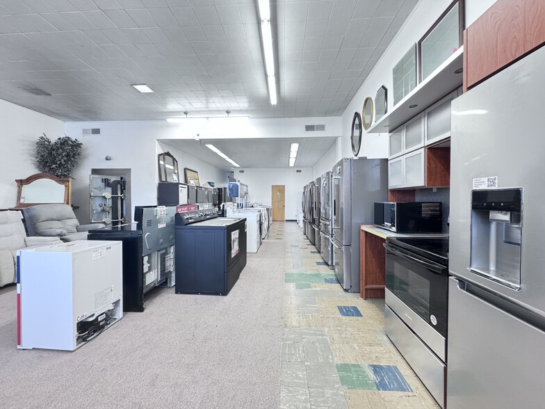 More Photos Of 213 S Rail St W, Shoshone Storefront For Sale