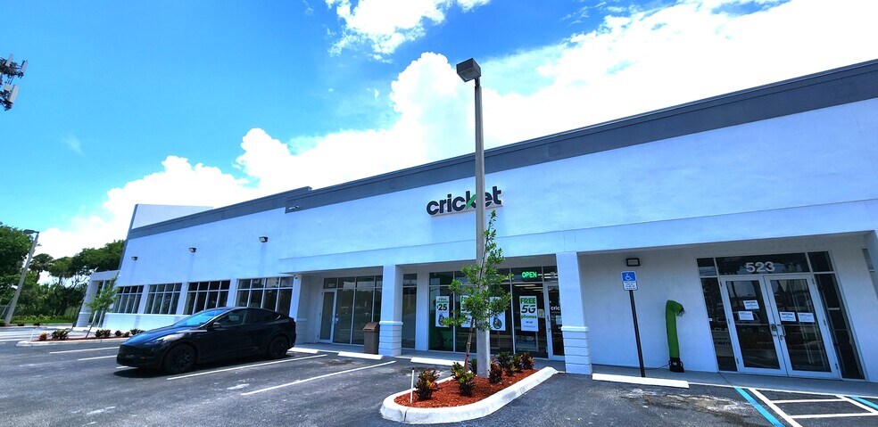 More Photos Of 503-523 Ridge Rd, Lantana Storefront For Lease