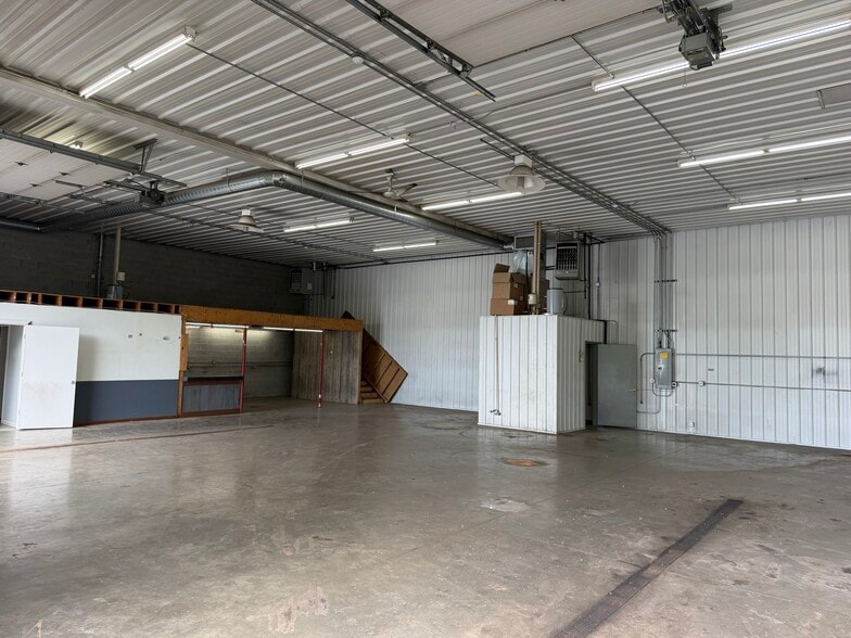 More Photos Of 14611 W Edison Dr, New Lenox Warehouse For Lease