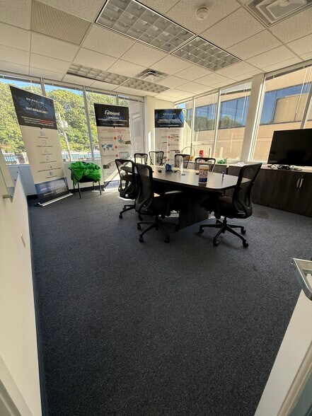 More Photos Of 150 Woodbury Rd, Woodbury Storefront Retail Office For Lease