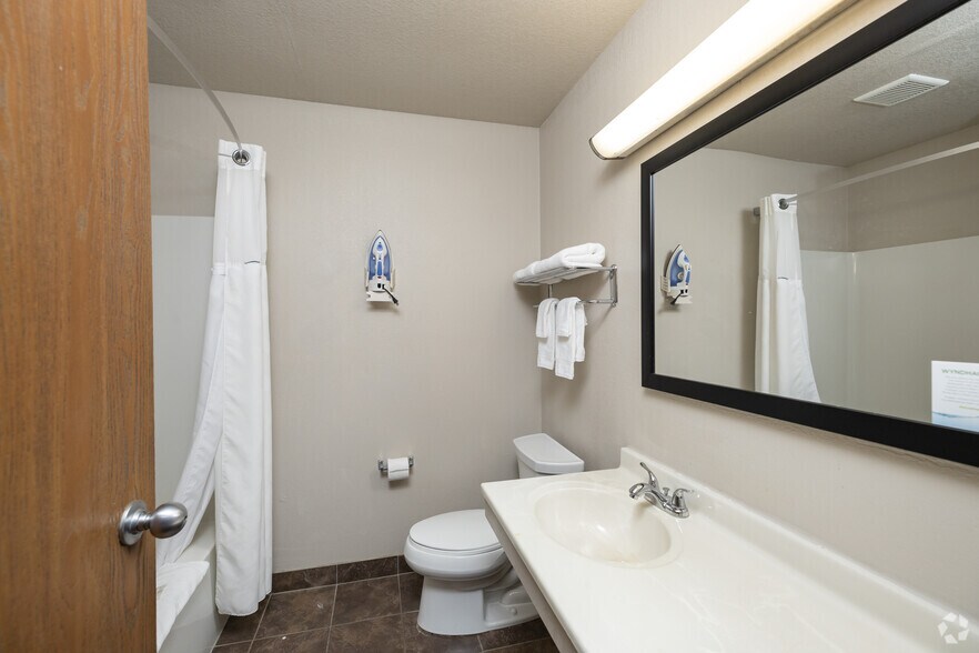 More Photos Of 1710 Jefferson St, Jefferson City Hotel For Sale