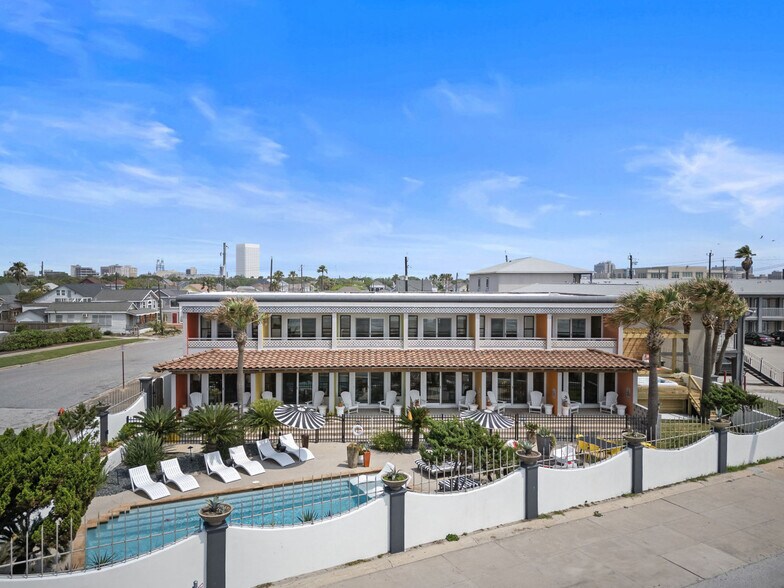 More Photos Of 1628 Seawall Blvd, Galveston Apartments For Sale