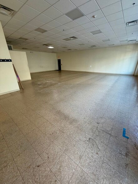 More Photos Of 198 Ferry St, Newark Storefront Retail Residential For Lease