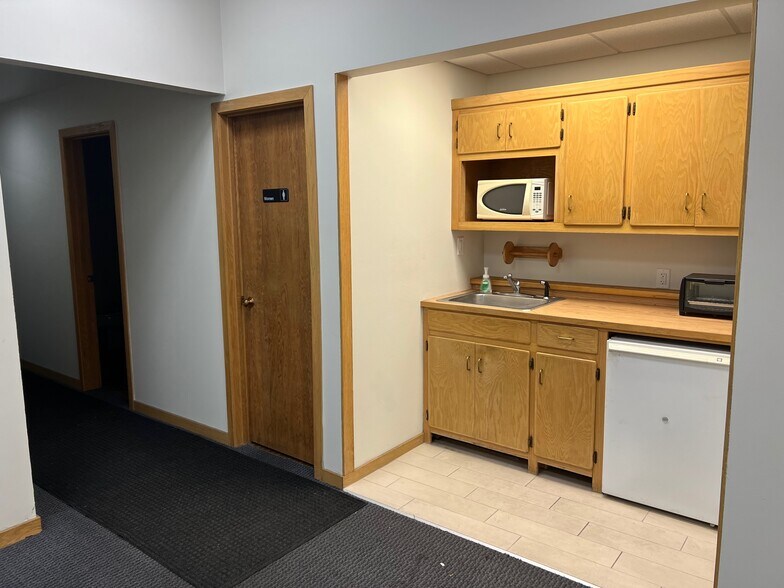 More Photos Of 1642 Carroll Ave, Saint Paul Light Manufacturing For Lease
