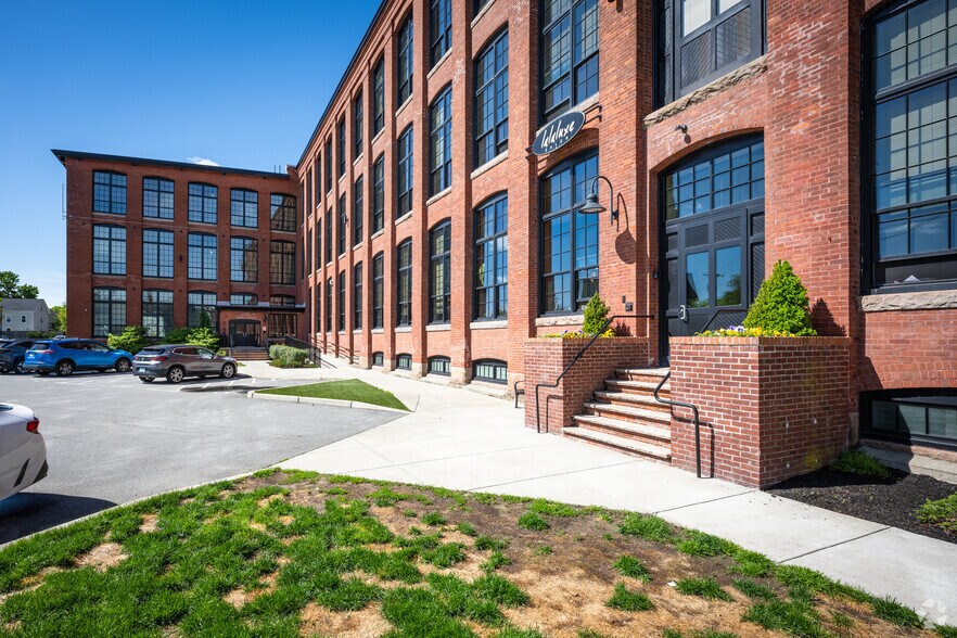 More Photos Of 99 Main St, Warren Apartments For Lease