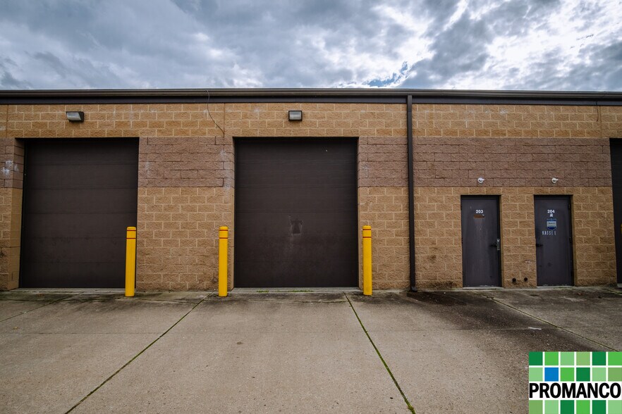 More Photos Of 111 Industry Rd, Marietta Light Distribution For Lease