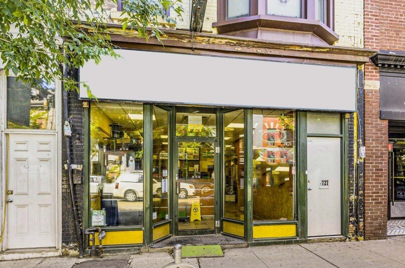 More Photos Of 727 Queen St E, Toronto Storefront Retail Residential For Lease