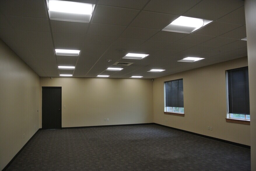 More Photos Of 3875 N Schreiber Way, Coeur d'Alene Warehouse For Lease