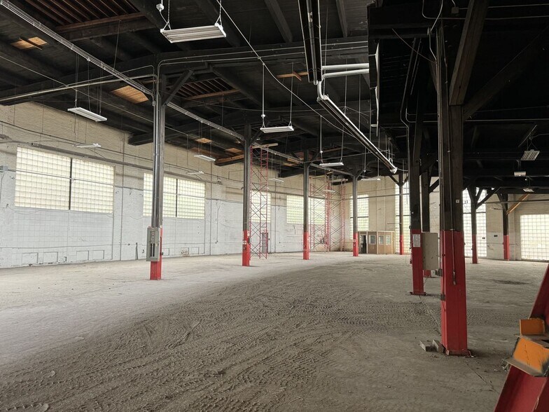 More Photos Of 300 Janie Hammitt Dr, Bristol Industrial For Sale