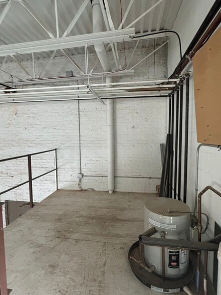 More Photos Of 126 E Niagara St, Tonawanda Warehouse For Sale