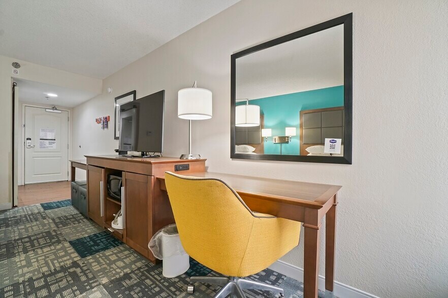 More Photos Of 1500 W 4th St, Adel Hotel For Sale