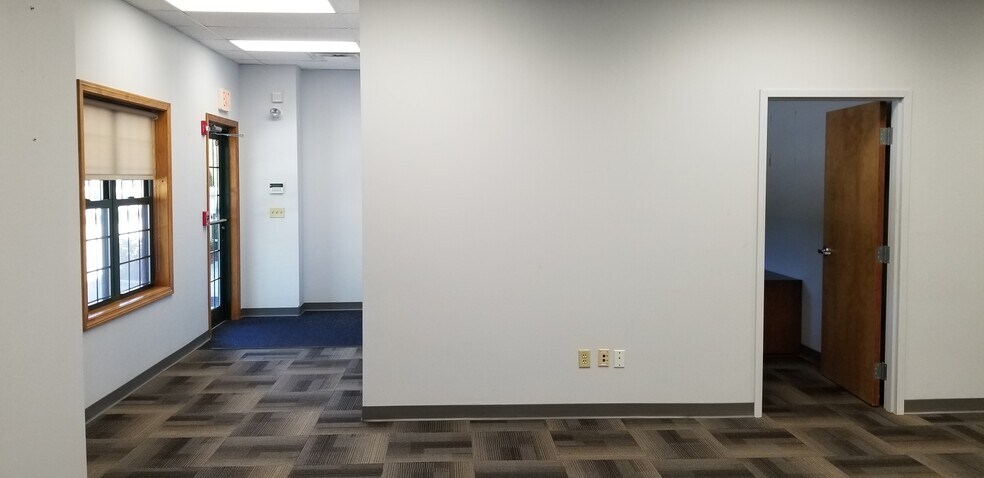 More Photos Of 2435 Nooseneck Hill Rd, Coventry Storefront Retail Office For Lease