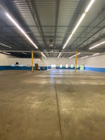 More Photos Of 7620-7640 Tyler Blvd, Mentor Warehouse For Lease